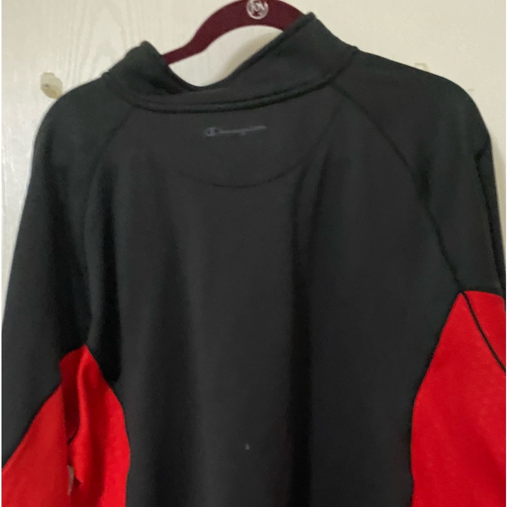 Men’s champion hoody.